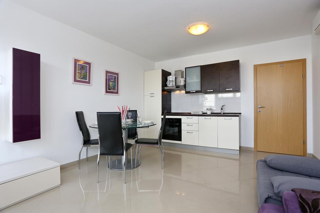 Luxury Town Center Apartments Задар Стая снимка